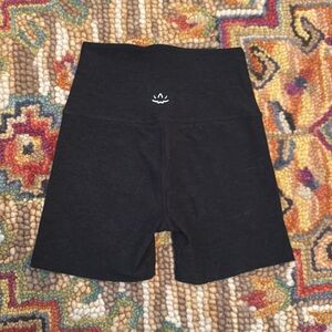 BARELY WORN Beyond Yoga Bike Shorts